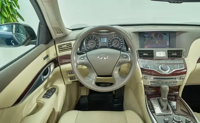 Infiniti Q70