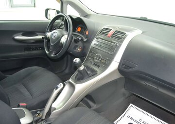 Toyota Auris Вид 5
